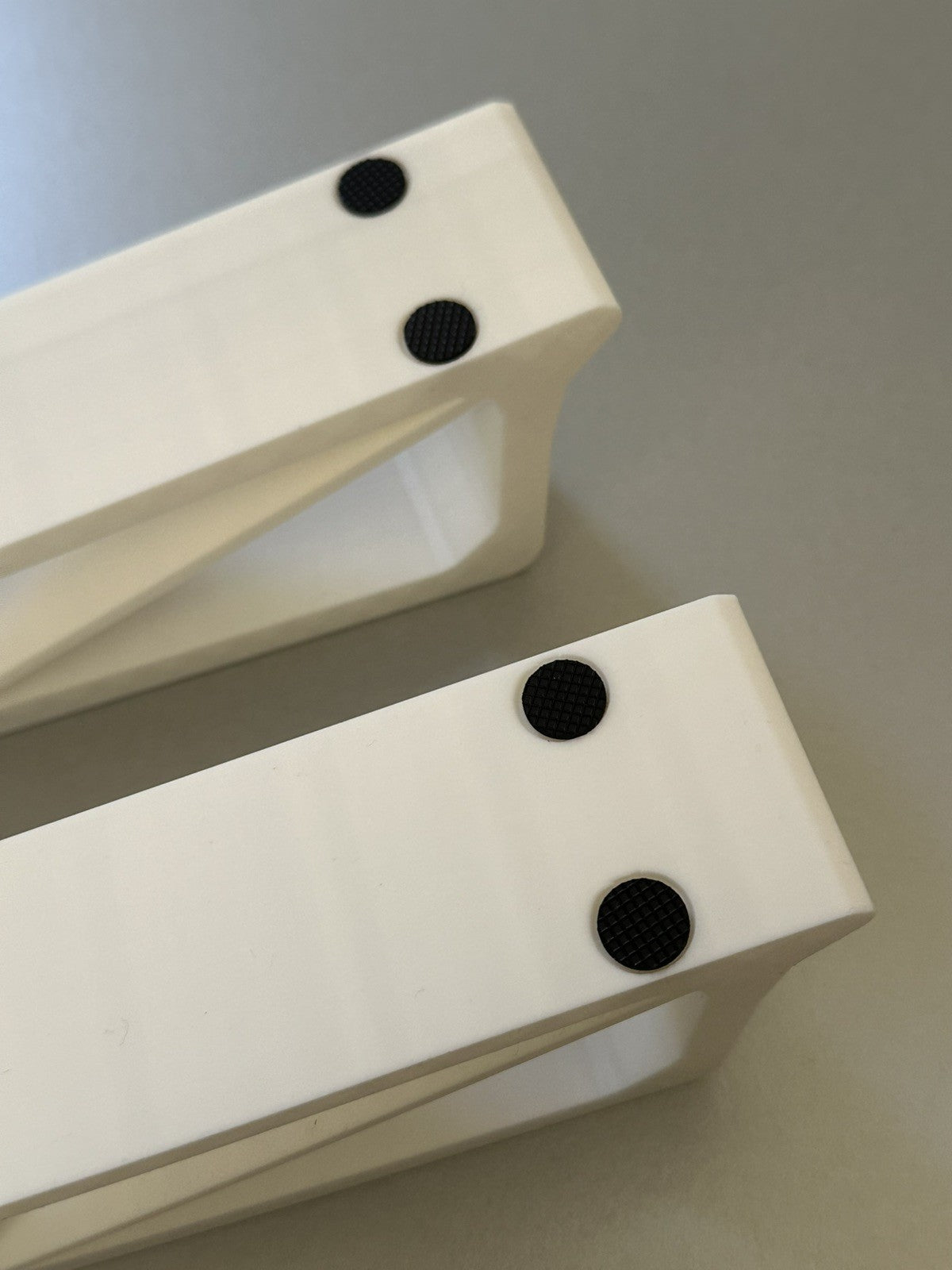 WHITE Denon MC7000 Stands (pair) With Anti-slip Grips