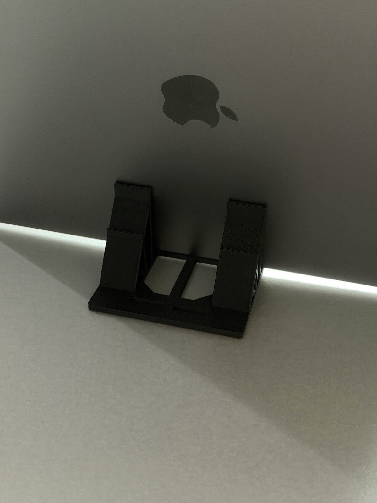 Portable Stand For iPads/tablets With Anti-slip Grips